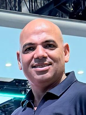 هلال عويس  صحفي سيارات
