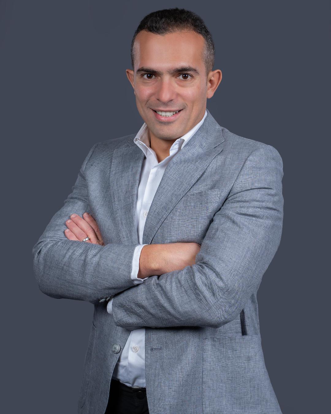  مصطفى الصحن
